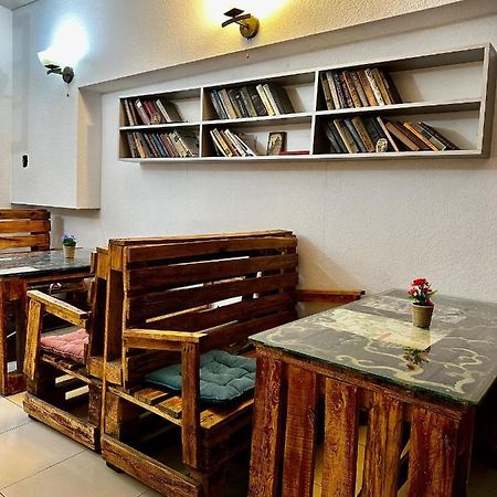 Lucas Hotel Тбилиси Екстериор снимка