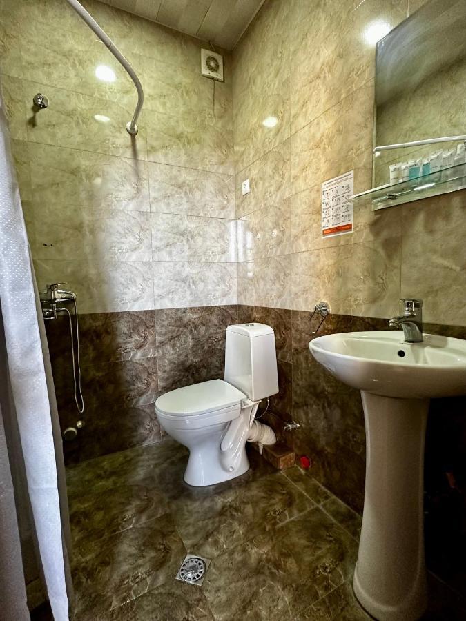 Lucas Hotel Тбилиси Стая снимка
