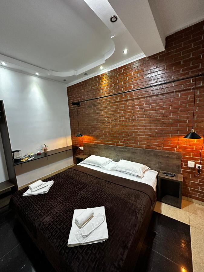 Lucas Hotel Тбилиси Екстериор снимка